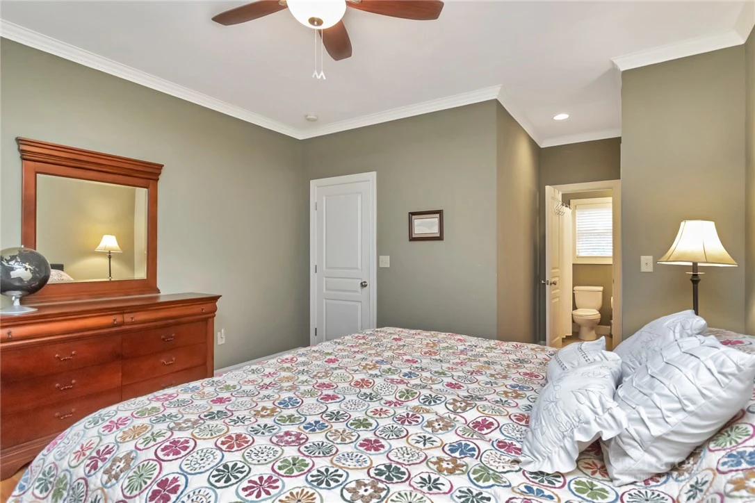 Image number 16 for the current listing