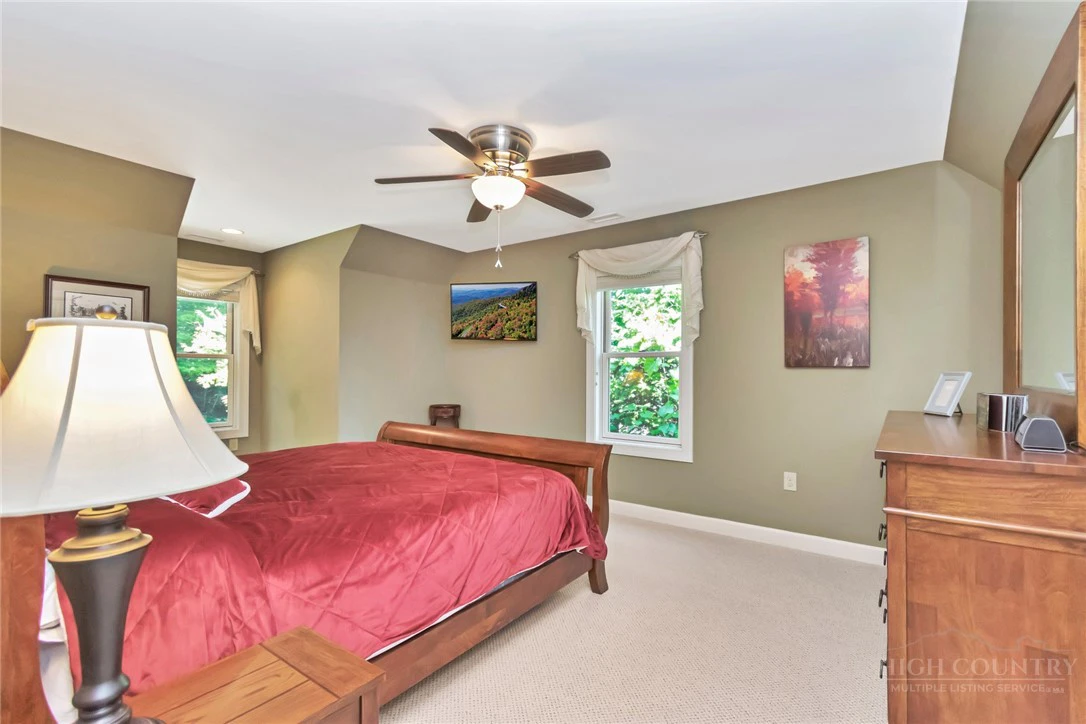 Image number 21 for the current listing
