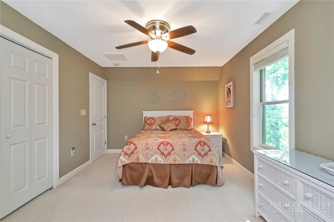 Image number 27 for the current listing