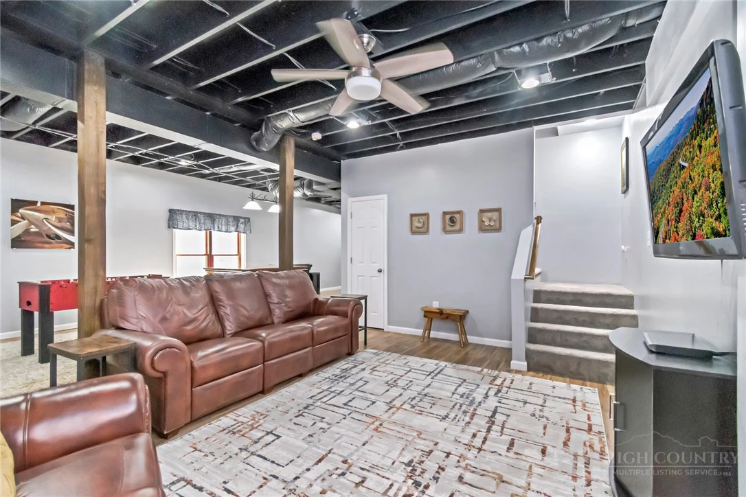 Image number 4 for the current listing
