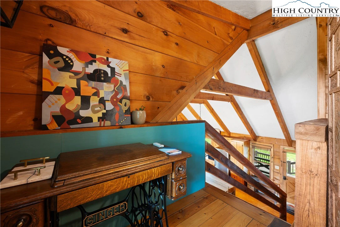 Image number 13 for the current listing