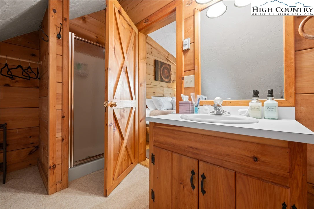 Image number 3 for the current listing