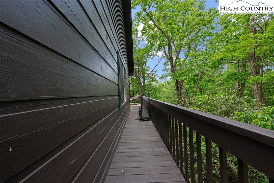 Image number 16 for the current listing