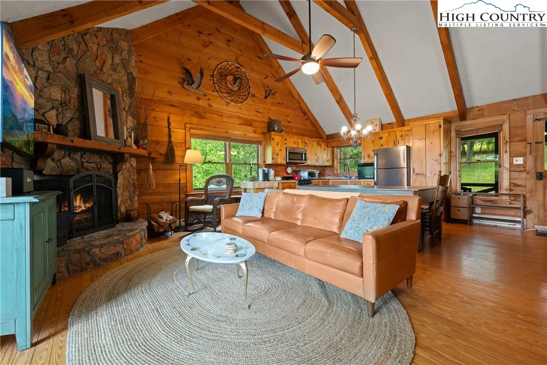 Image number 37 for the current listing