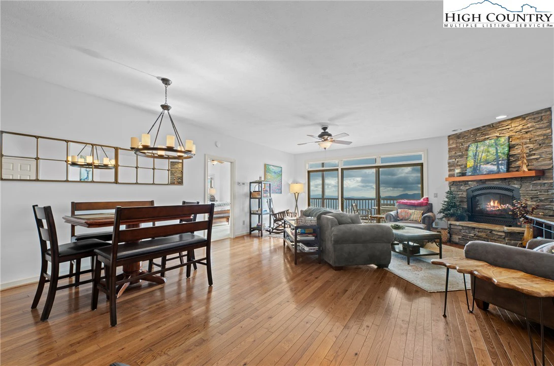 Image number 9 for the current listing