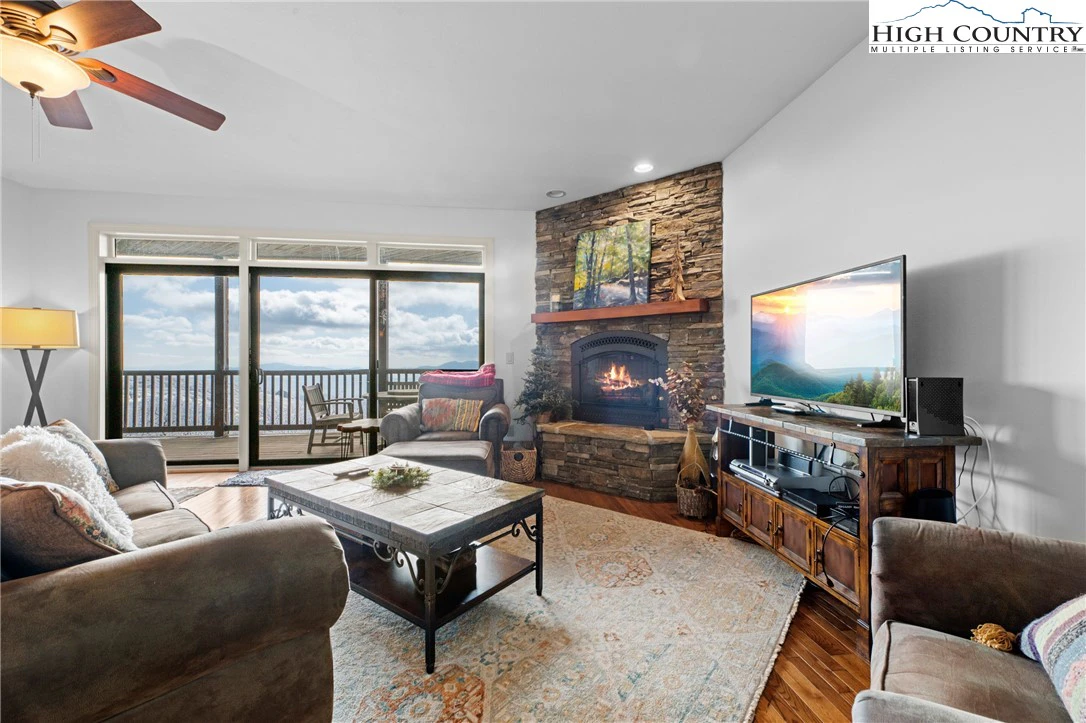 Image number 10 for the current listing