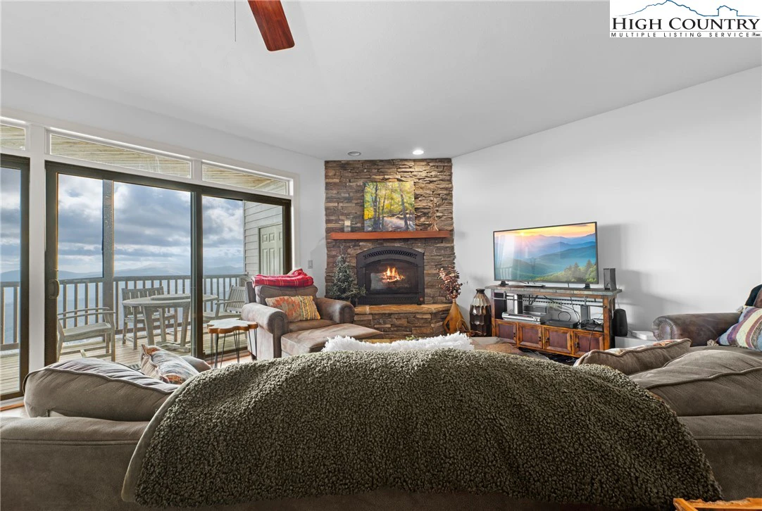 Image number 11 for the current listing