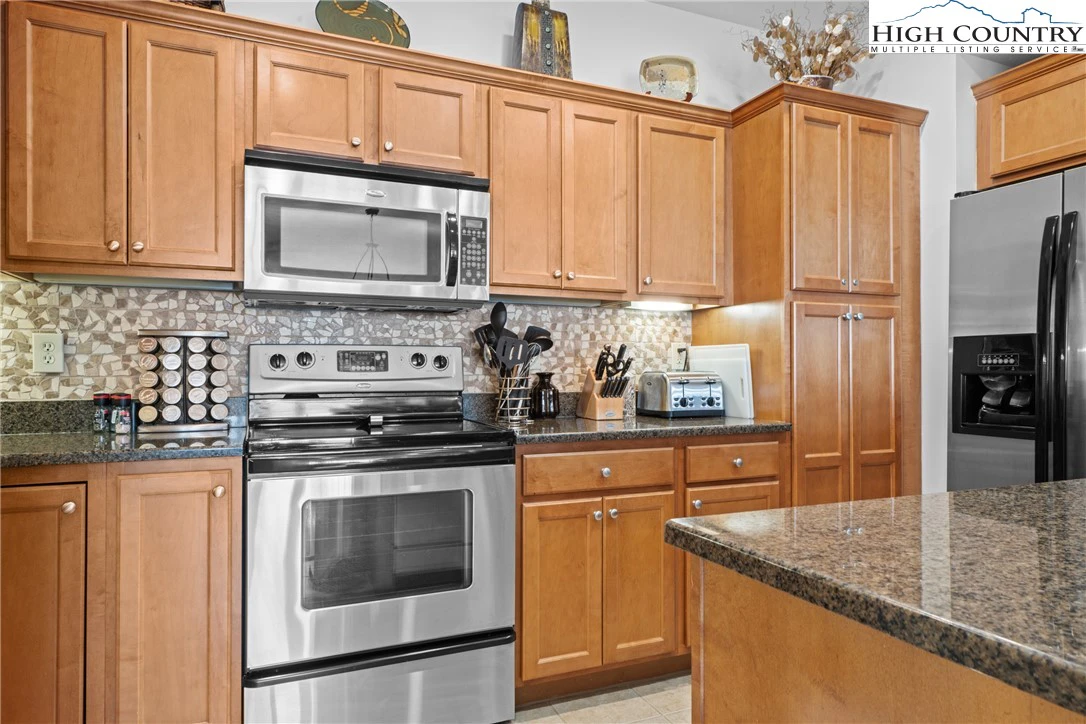 Image number 15 for the current listing
