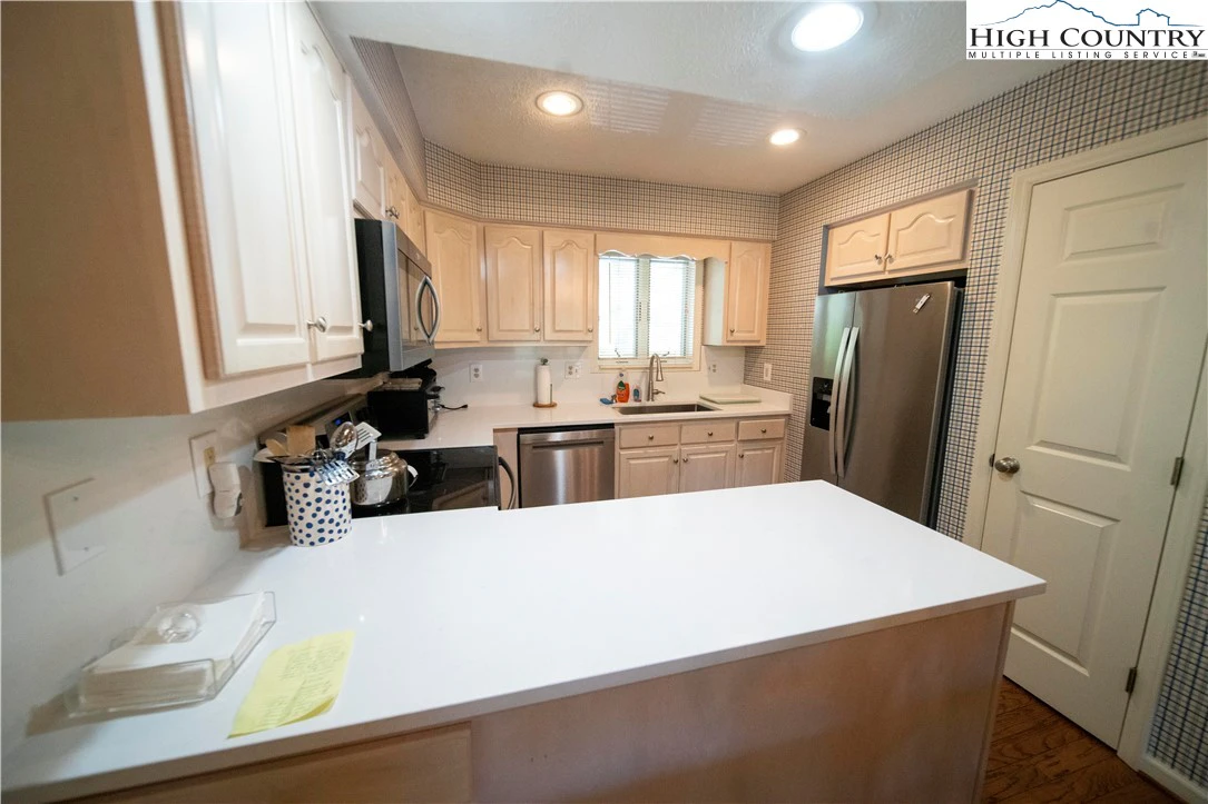 Image number 6 for the current listing