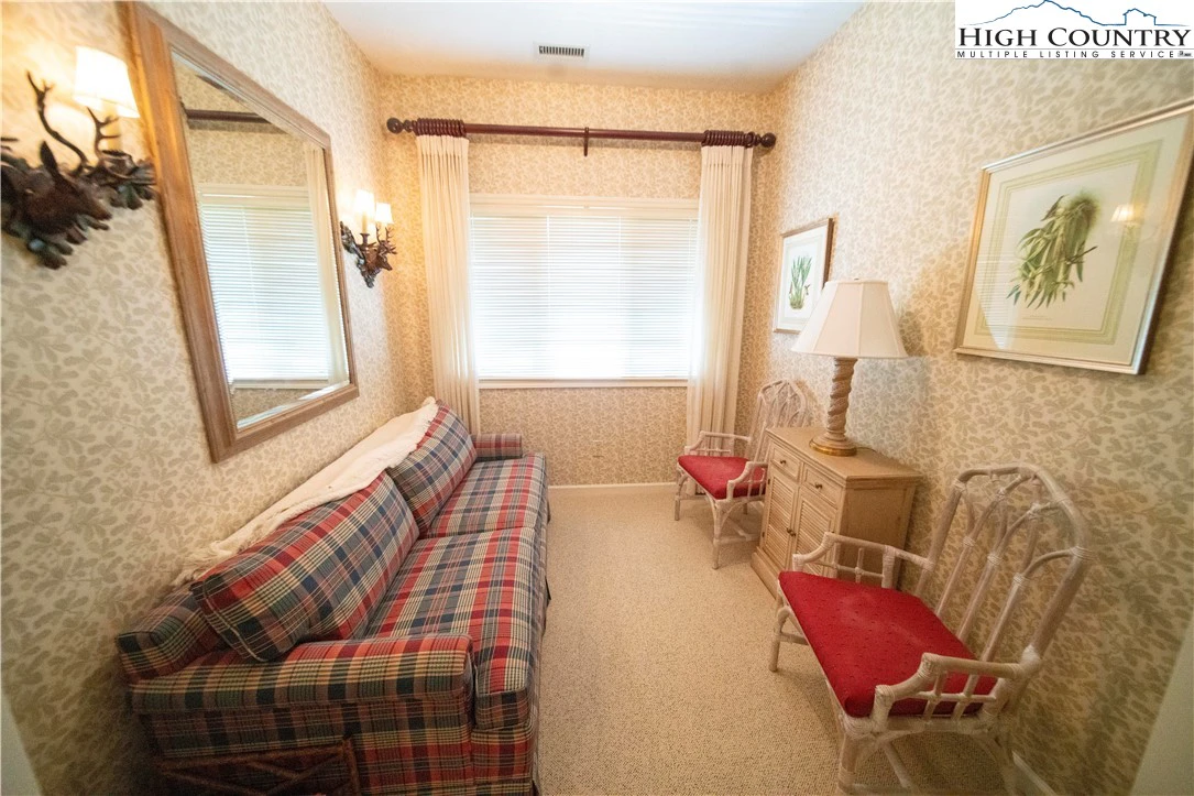 Image number 7 for the current listing