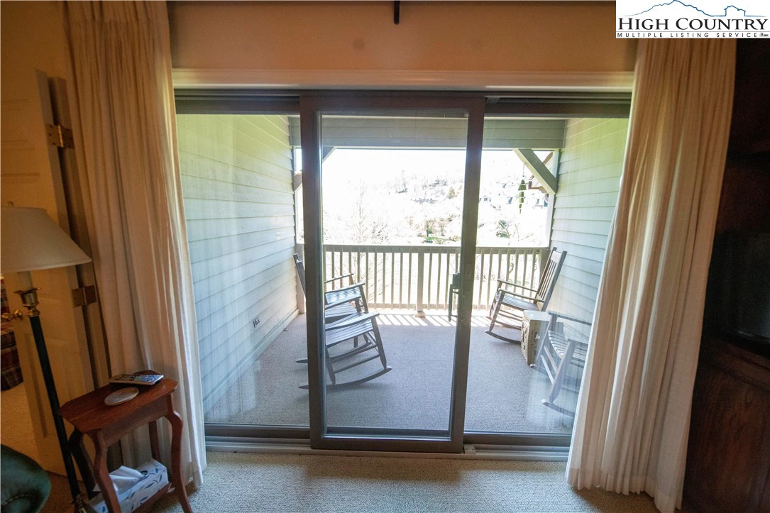 Image number 8 for the current listing