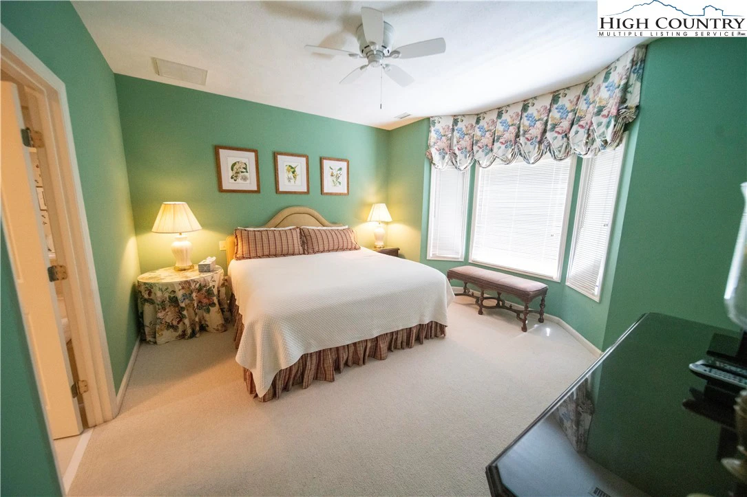 Image number 11 for the current listing