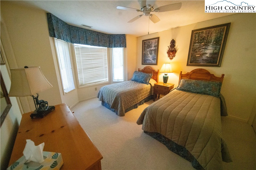 Image number 14 for the current listing