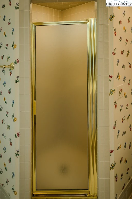 Image number 9 for the current listing