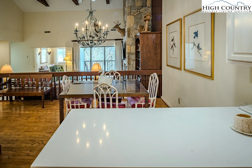 Image number 14 for the current listing