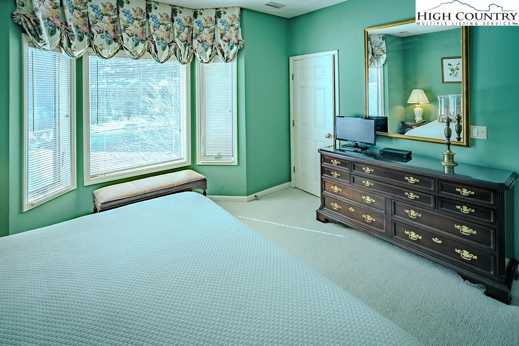 Image number 5 for the current listing