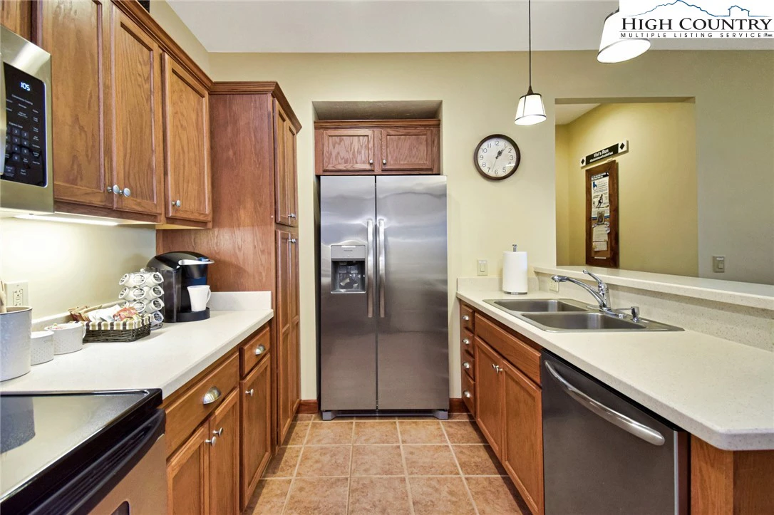 Image number 18 for the current listing