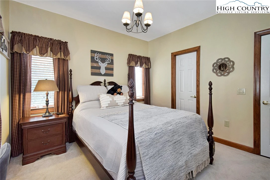 Image number 6 for the current listing