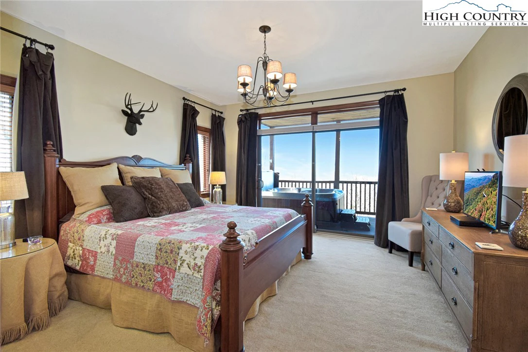 Image number 13 for the current listing
