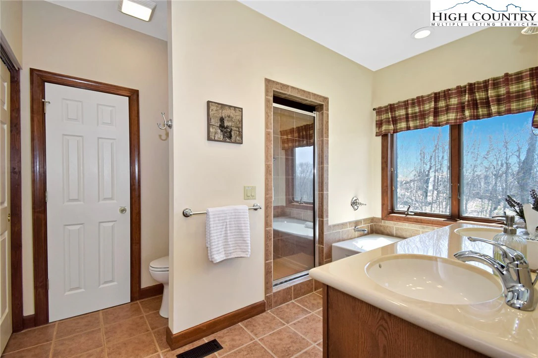 Image number 4 for the current listing