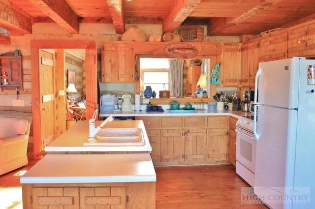 Image number 6 for the current listing