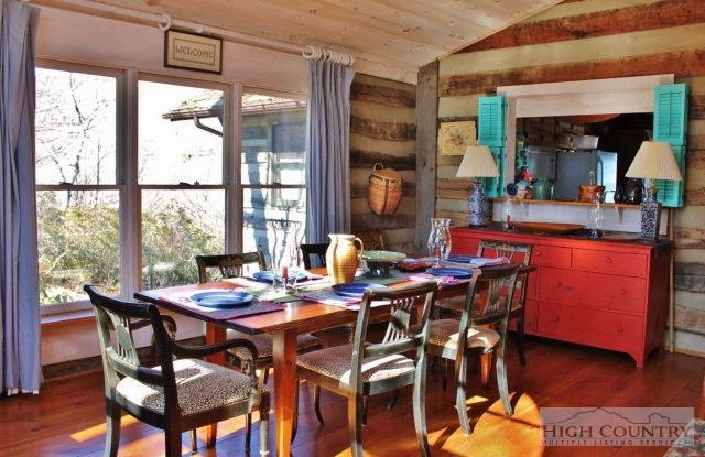 Image number 4 for the current listing