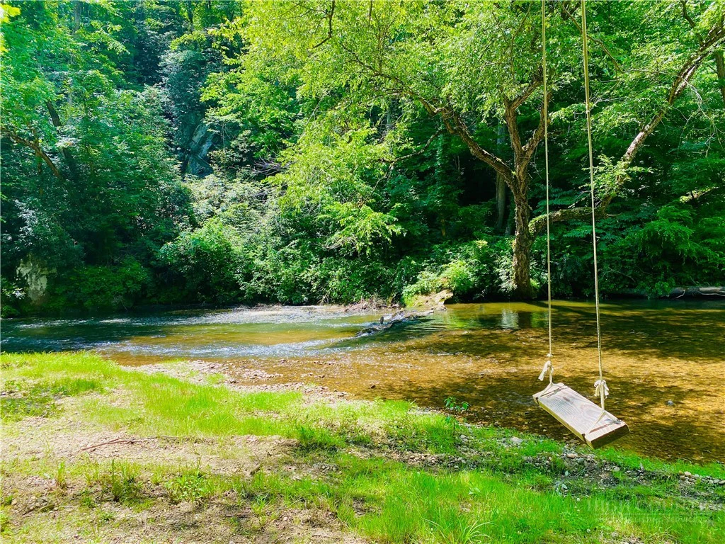 Image number 2 for the current listing