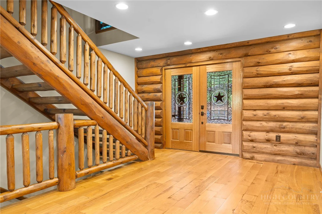 Image number 21 for the current listing