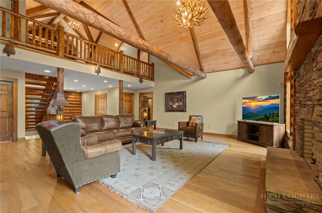 Image number 9 for the current listing