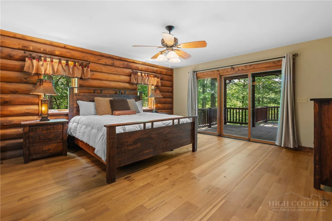 Image number 15 for the current listing