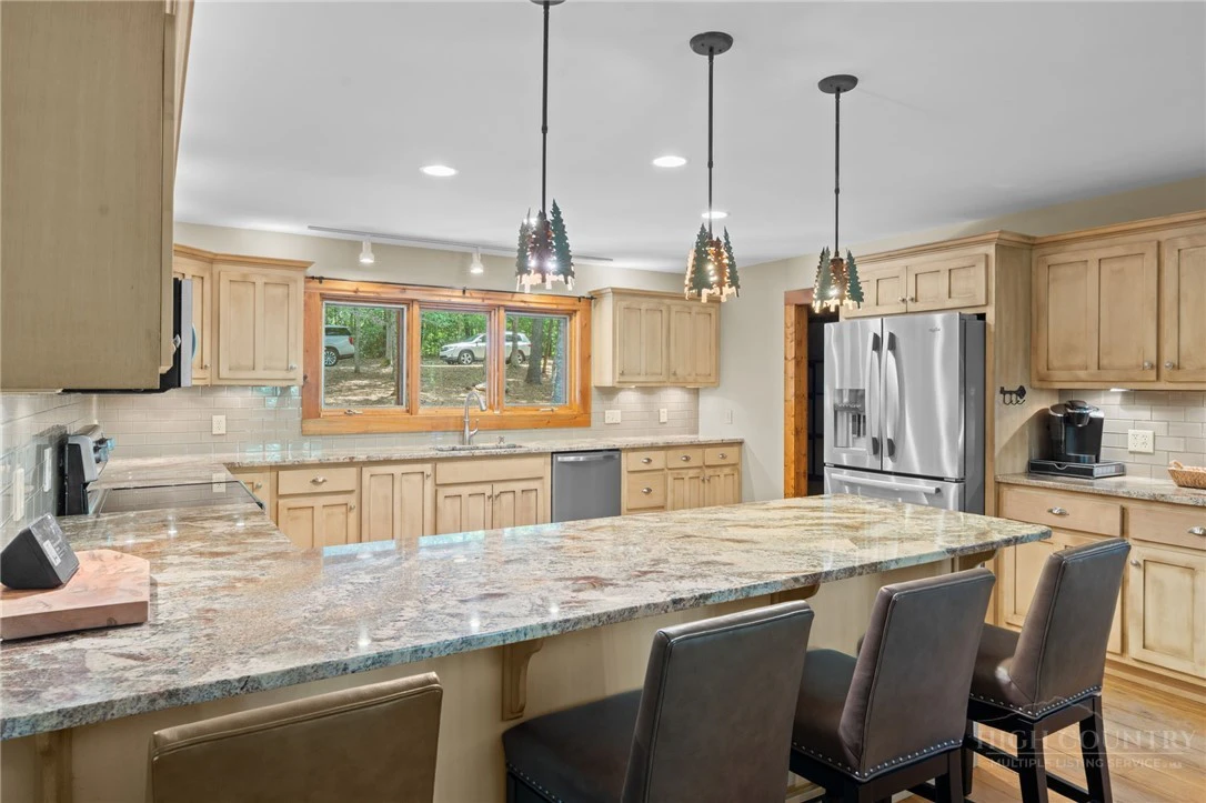 Image number 11 for the current listing