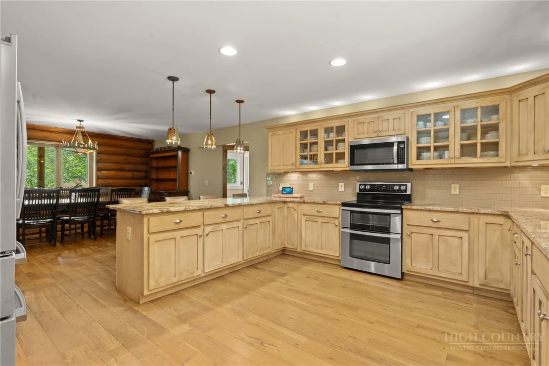Image number 12 for the current listing