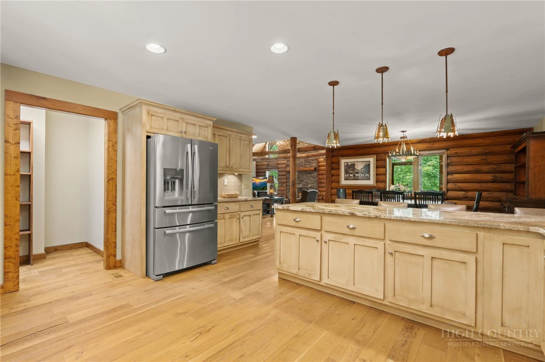 Image number 13 for the current listing