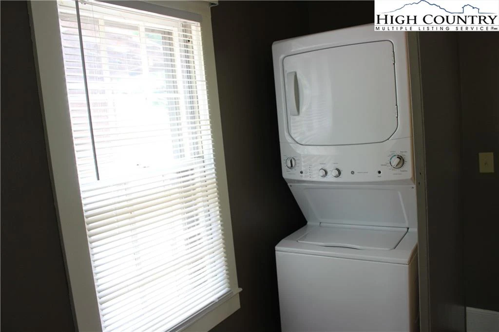Image number 7 for the current listing