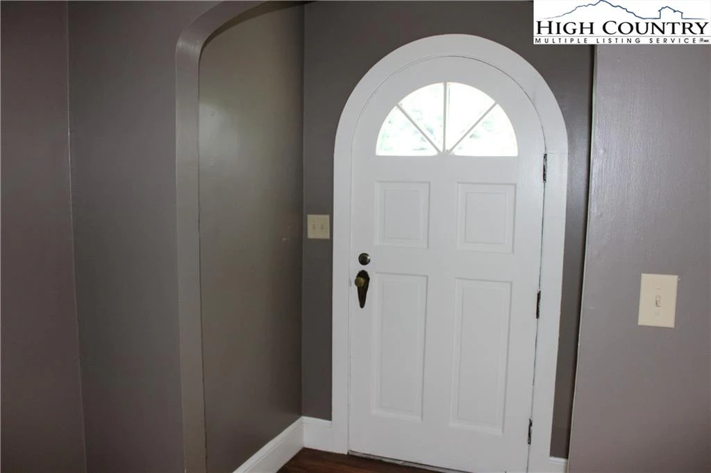 Image number 5 for the current listing