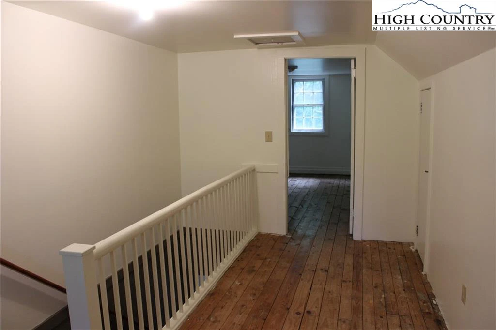 Image number 3 for the current listing