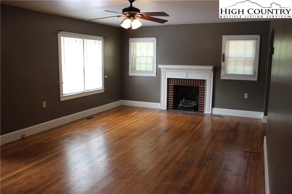 Image number 16 for the current listing