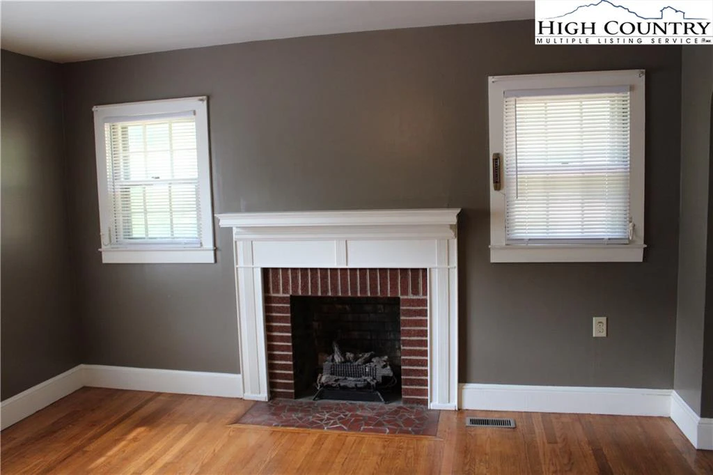 Image number 15 for the current listing