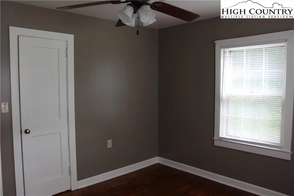 Image number 11 for the current listing