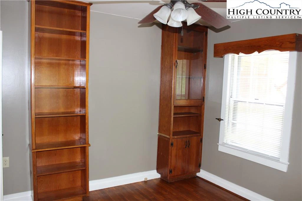 Image number 2 for the current listing