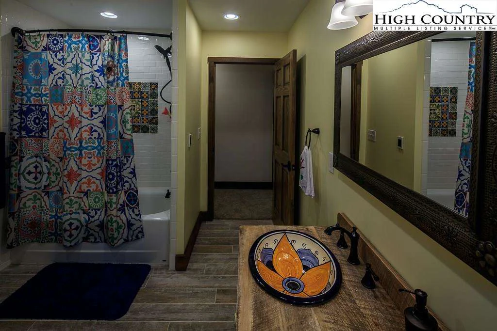 Image number 9 for the current listing