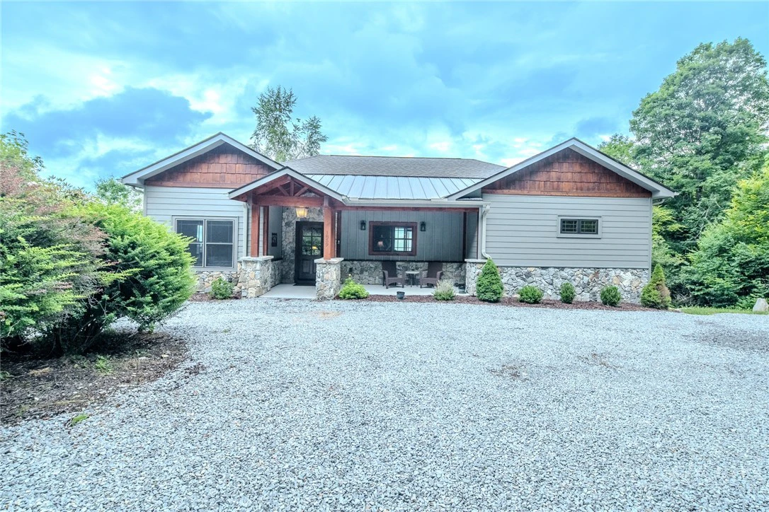 Image number 2 for the current listing