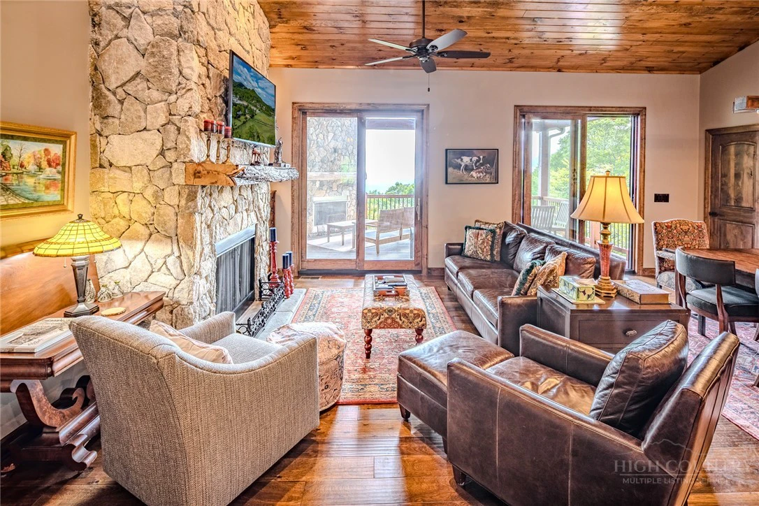 Image number 5 for the current listing
