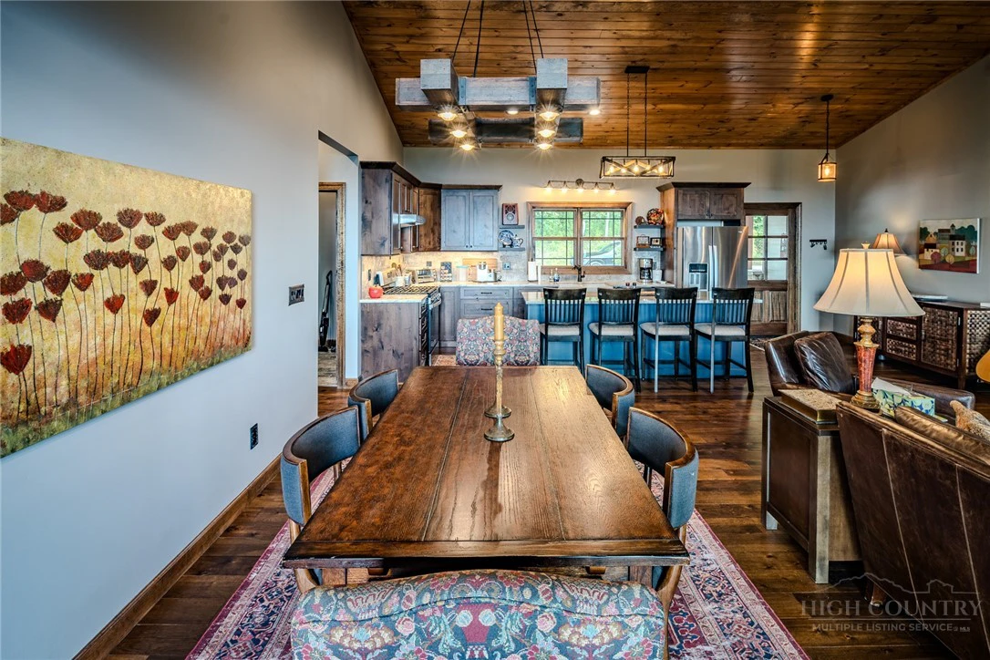 Image number 11 for the current listing