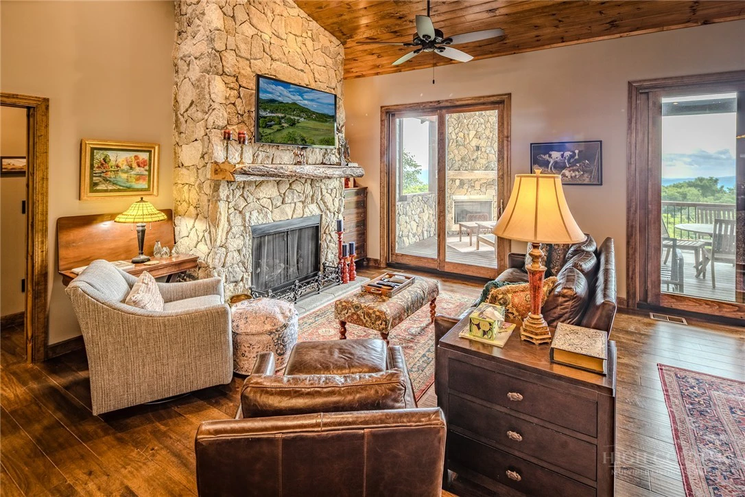 Image number 6 for the current listing