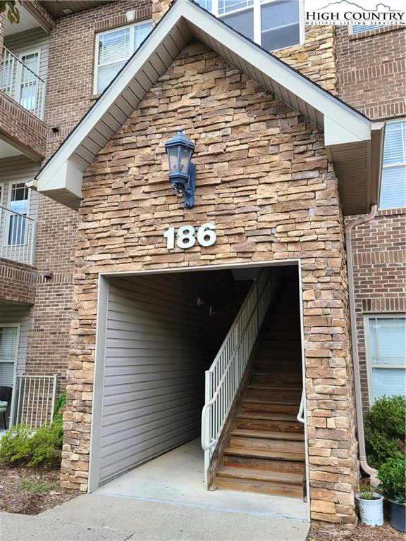 Image number 1 for the current listing