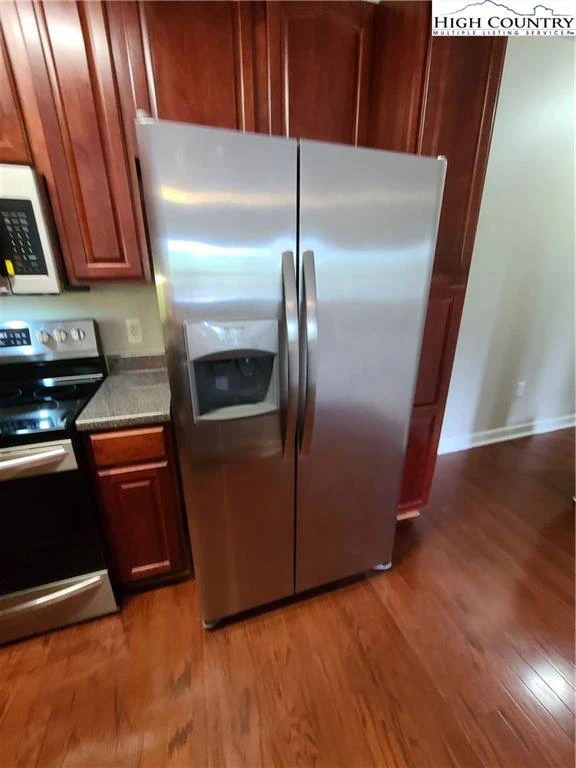 Image number 4 for the current listing