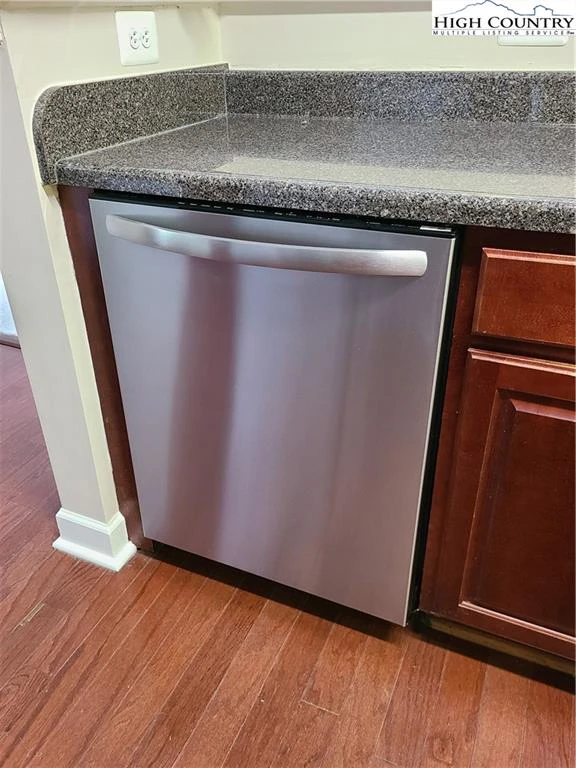Image number 3 for the current listing