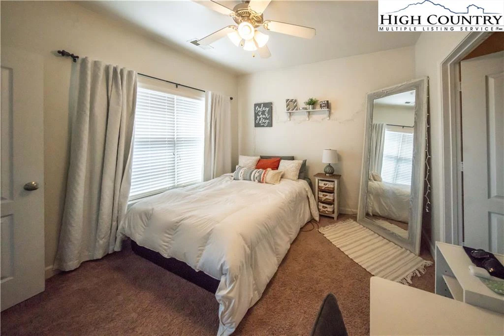 Image number 11 for the current listing