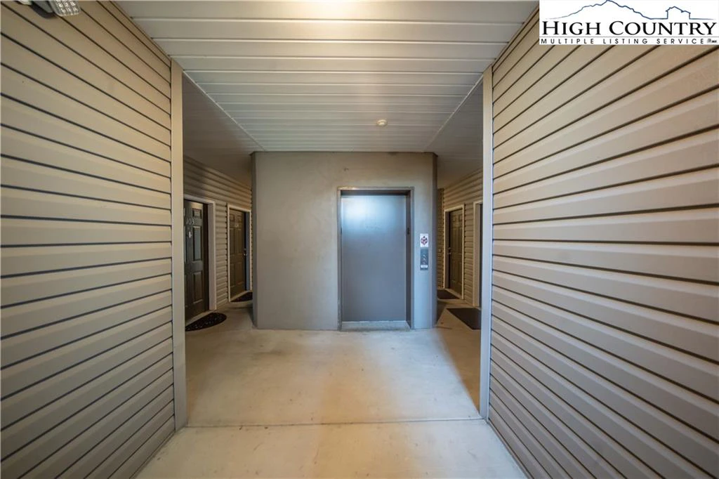 Image number 3 for the current listing